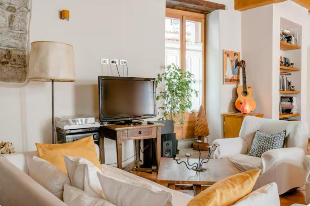 Alla Torre Del Barbarossa B&B Foresteria Mandello del Lario Eksteriør bilde