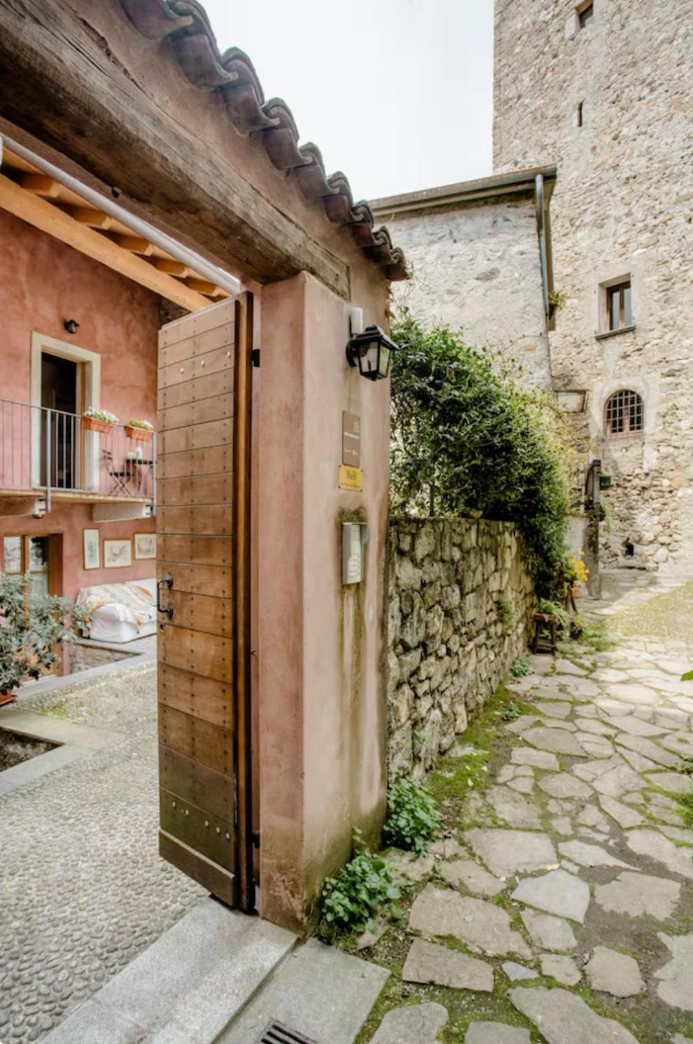 Alla Torre Del Barbarossa B&B Foresteria Mandello del Lario Eksteriør bilde